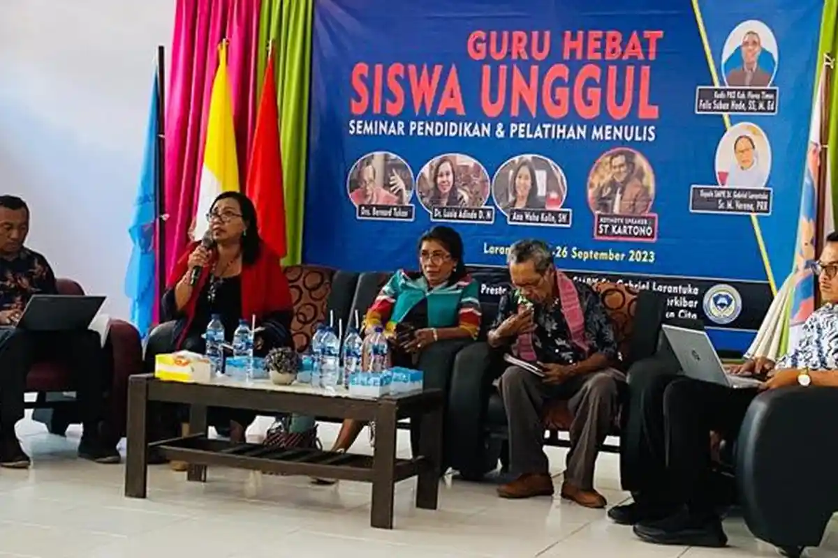 Seminar Nasional di SMPK Sint. Gabriel Larantuka: Guru Harus Dapat Beradaptasi