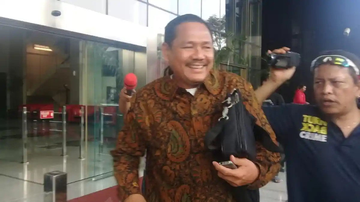Penuhi Panggilan KPK, Ajudan Eks Gubernur Jatim Soekarwo 'Jalan Cepat'