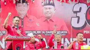 Ketua-DPC-PDIP-yang-juga-Bupati-Serdang-Bedagai-Darma-Wijaya-saat-membuka-konsolidasi-partai.jpg