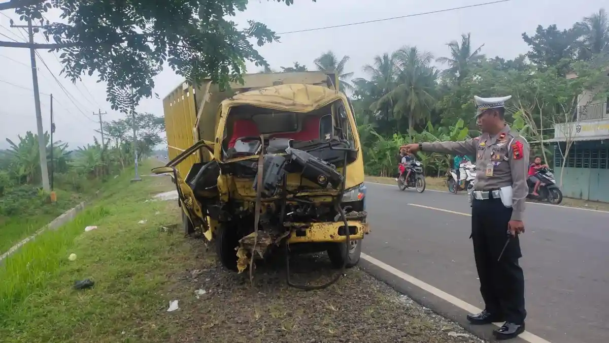 Kecelakaan Maut Adu Banteng Truk di Cilacap, 2 Orang Tewas