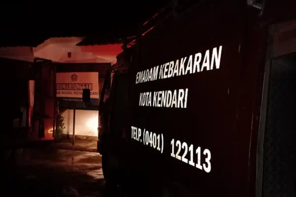 Kebakaran di Kantor Dinas Sosial Kota Kendari Berhasil Dipadamkan, 35 Personel Damkar Dikerahkan