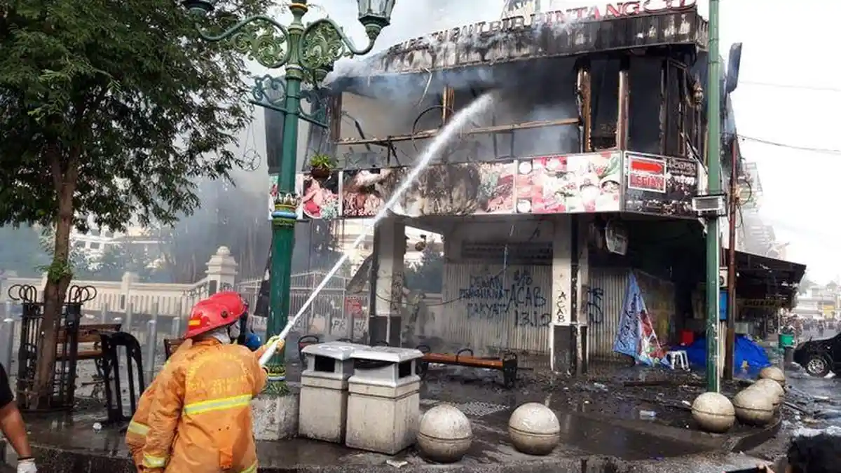 Resto Legian Malioboro Diduga Dibakar saat Demo Omnibus Law: Ada Bau Bensin dan Minyak Tanah