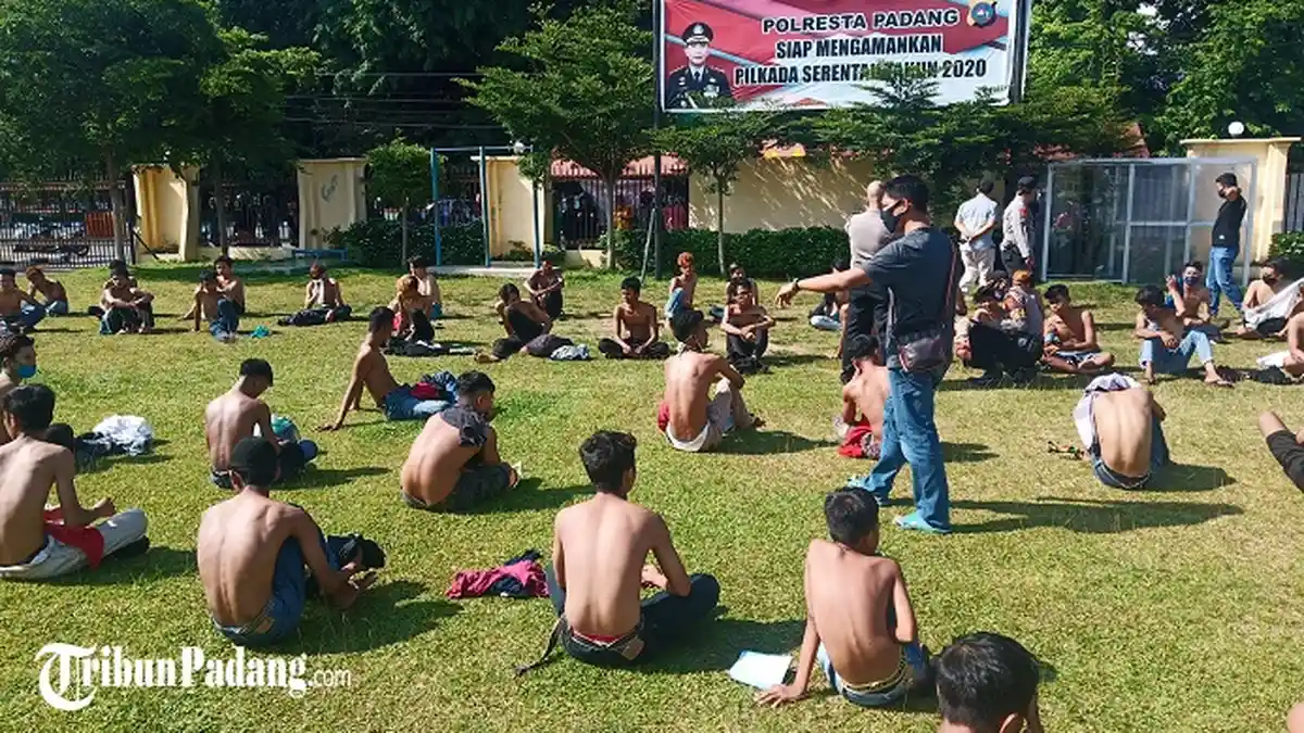 Diduga Aksi Tawuran dan Balap Liar, Puluhan Remaja Digelandang ke Kantor Polresta Padang