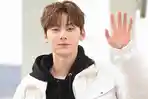 hwang-minhyun-salah-satu-member-boyband-nuest.jpg