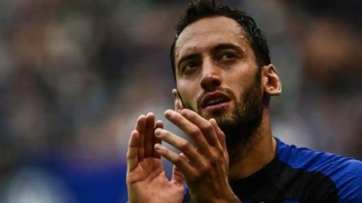 Tiga Syarat Harus Dipenuhi Tottenham Hotspur untuk Mendapatkan Hakan Calhanoglu dari Inter Milan