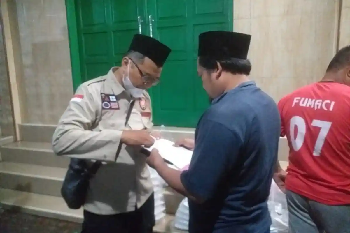 Dinas Sosial Salurkan 1000 Paket Sahur untuk Korban Banjir di 17 Titik di Kota Tangerang