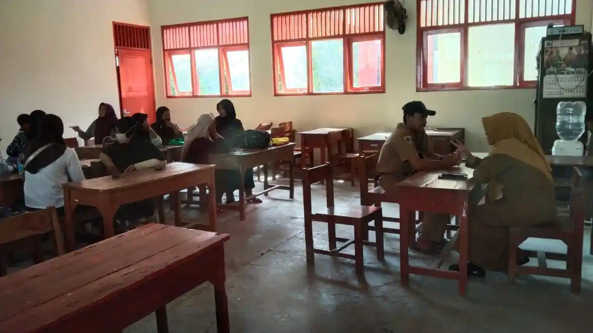 Kronologi Wali Murid SDN Brebes 02 Geruduk Sekolah karena Tabungan Siswa Tak Kunjung Cair - Tribunjateng.com