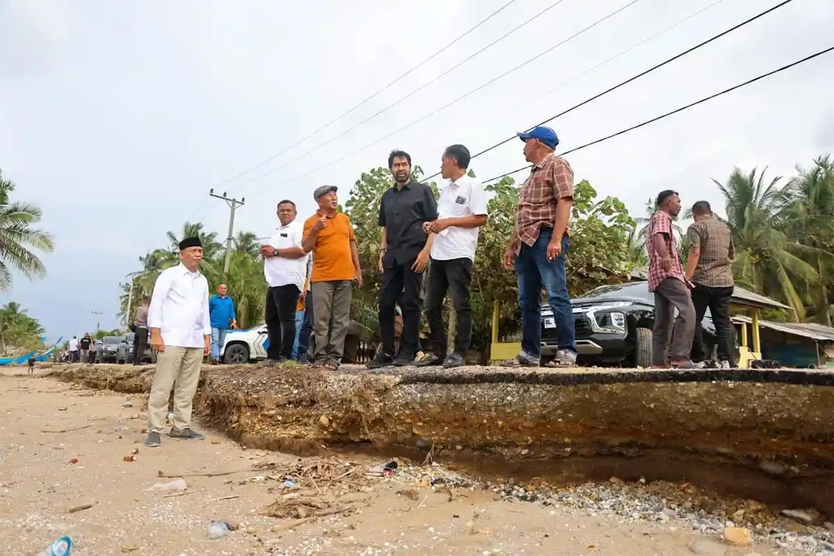 Gubernur Aceh Tinjau Permukiman Warga yang Tergerus Abrasi di Lhok Puuk Aceh Utara