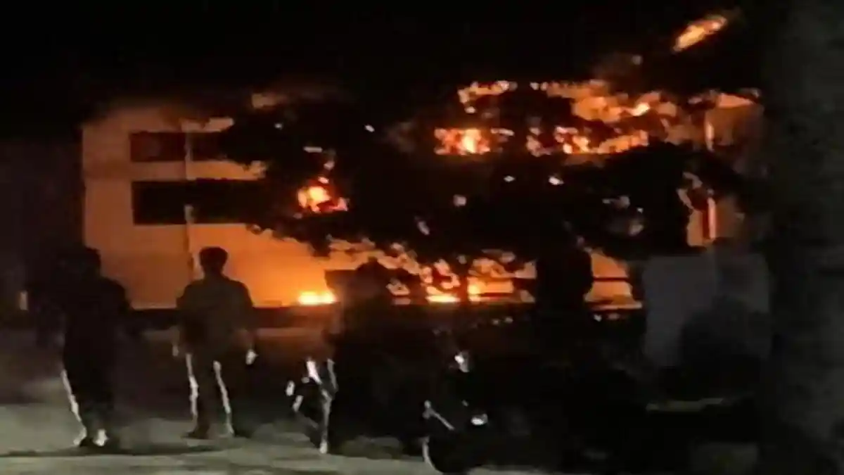 BREAKING NEWS: Kantor Dishub Babel Terbakar, Api Sempat Menjalar ke Bagian Atap
