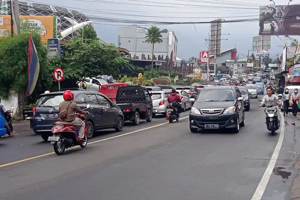 Ada Car Free Night Pas Malam Tahun Baru di Puncak Bogor, Mobil Dialihkan ke Jalur Alternatif Cibubur
