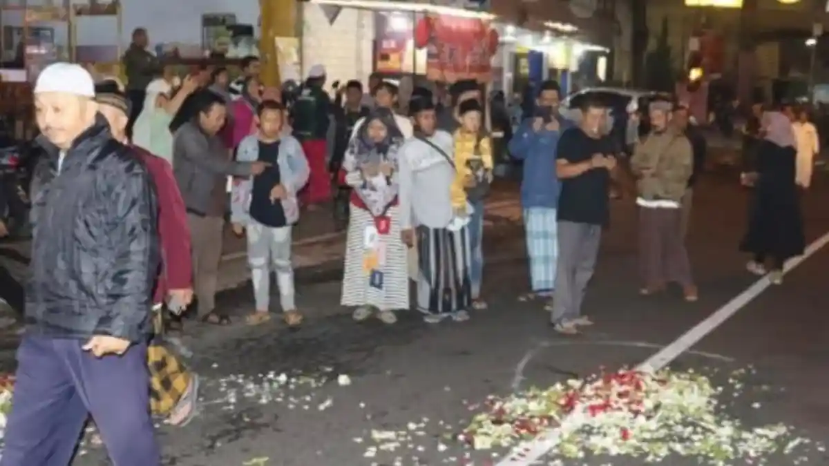 Doa Bersama dan Tabur Bunga Mengenang 7 Hari Kecelakaan Maut Bus Pariwisata di Kota Batu