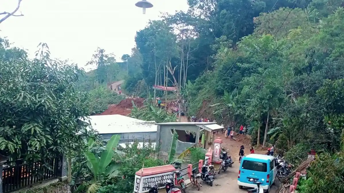 Jalan Penghubung Antar Desa Kini Sudah Bisa Dilalui, Pasca Longsor di Jatiyoso Karanganyar