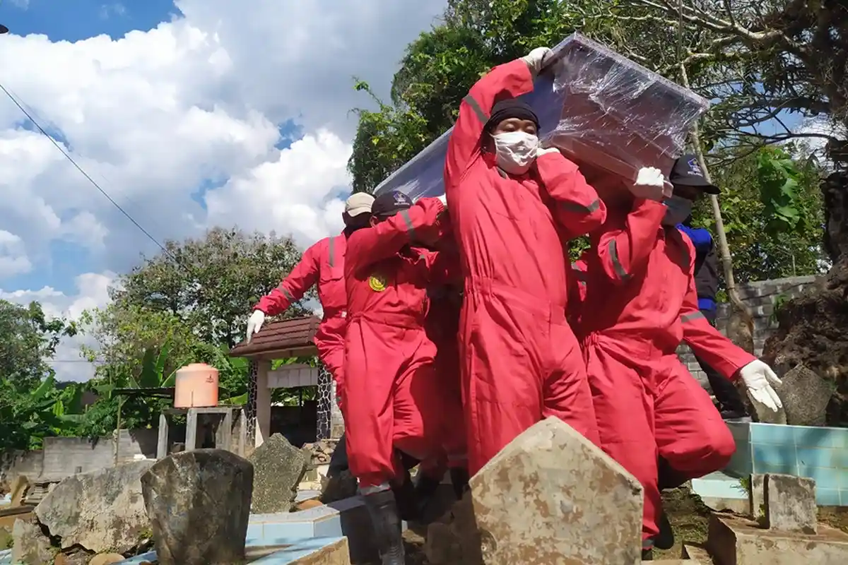 Cerita Relawan Pemakaman Jenazah Covid-19 di Semarang: Pastinya Lelah Tapi Bangga Bisa Mengabdi