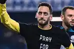 Inter-Milan-dari-Liga-Italia-Serie-A-dikabarkan-mendapat-kabar-buruk-soal-Hakan-Calhanoglu.jpg