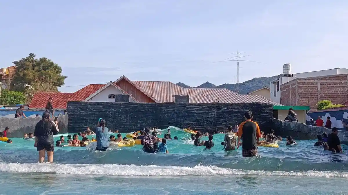 Planet Waterboom Gorontalo Dipadati Pengunjung H+3 Lebaran, Kolam Ombak Jadi Primadona