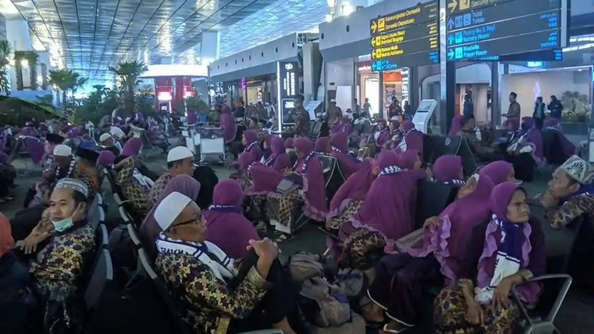 7 Tahun Hafsah Menabung Hasil Jualan Plecing, Gagal Umroh karena Virus Corona