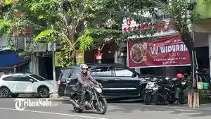 Suasana-di-salah-satu-outlet-Ayam-Goreng-Widuran-Solo-beberapa-waktu-lalu.jpg