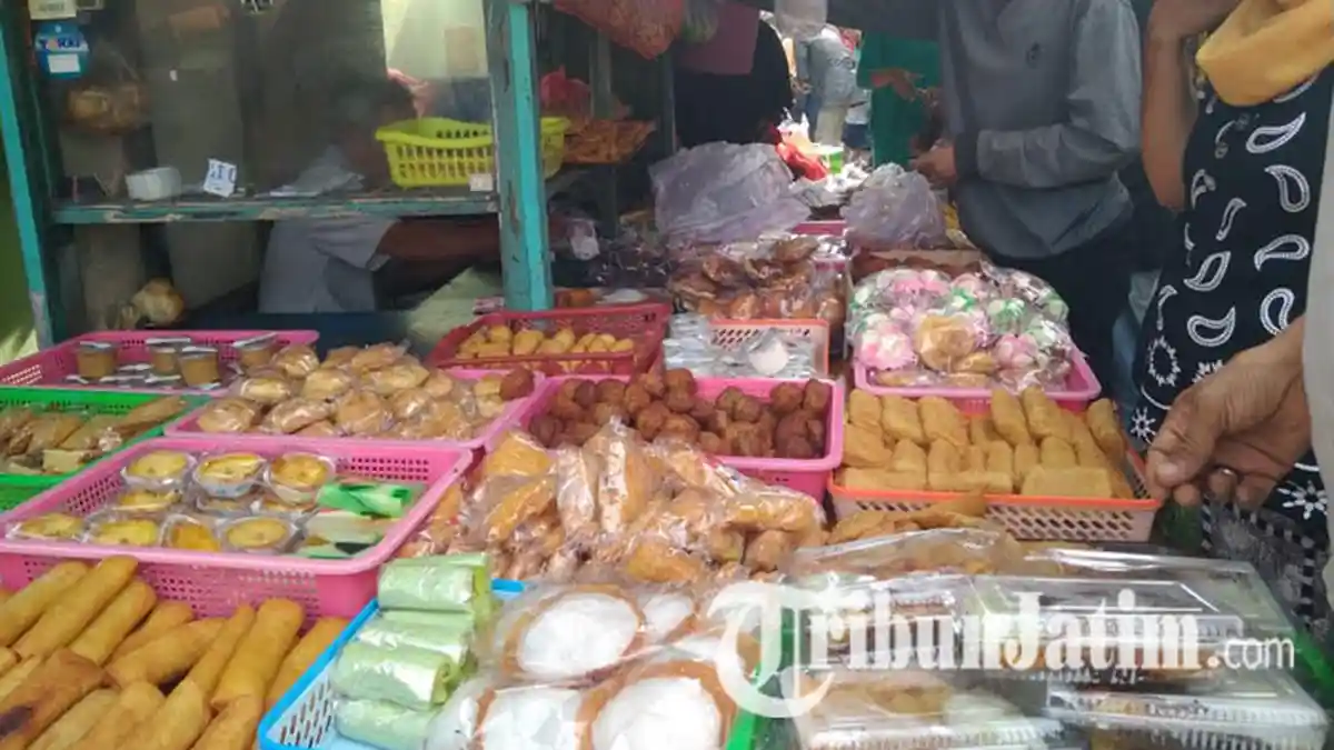 Berburu Kue Khas Arab dan Es Susu Gajah di Tempat Ini, Omzet Perharinya Bisa Capai Rp 30 Juta!