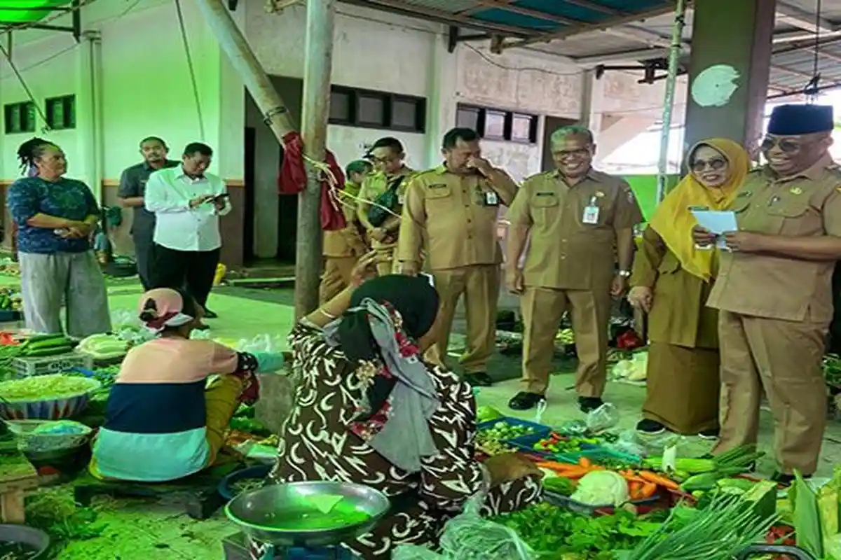 Wabup Mempawah Pimpin Sidak Pasar, Pastikan Stabilitas Harga Bapok Aman Jelang Nataru