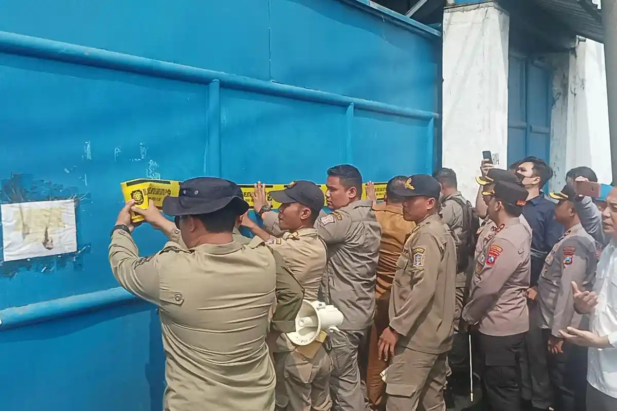 Tak Memiliki Izin Lengkap, Gudang Sentoso Seal Disegel, Wali Kota Surabaya Turun Langsung