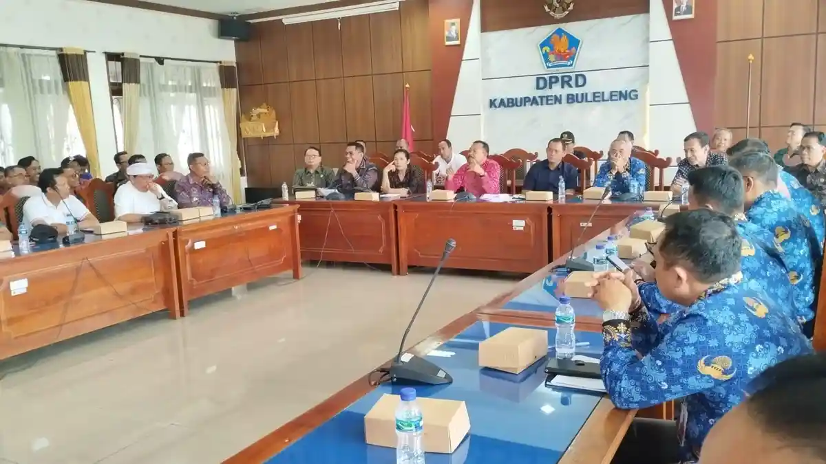 Ratusan Perbekel Geruduk DPRD Buleleng, Minta Kejelasan Pencairan Dana BKK Pemkab Badung!