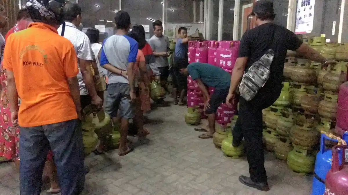 Di Pangkalan Jl Ratulangi Ini Puluhan Gas 3 Kg Datang Setiap Hari, Harganya Normal