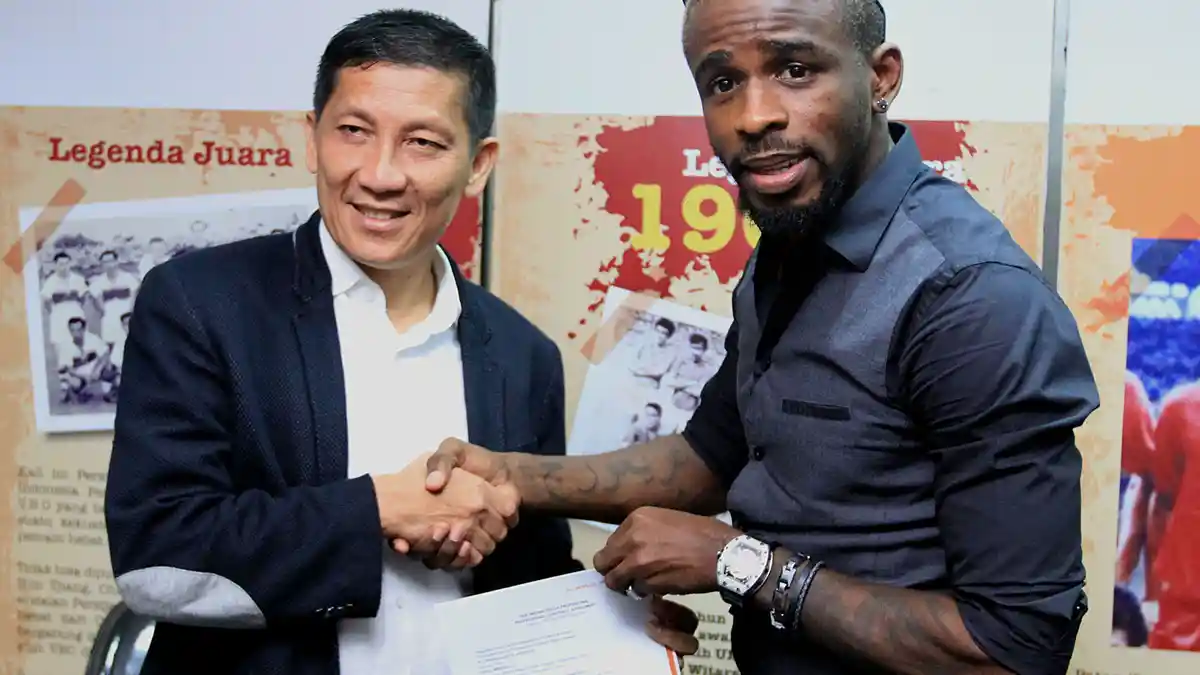 Greg Nwokolo: Jangan Ngomong Juara Kalau Gaji Telat