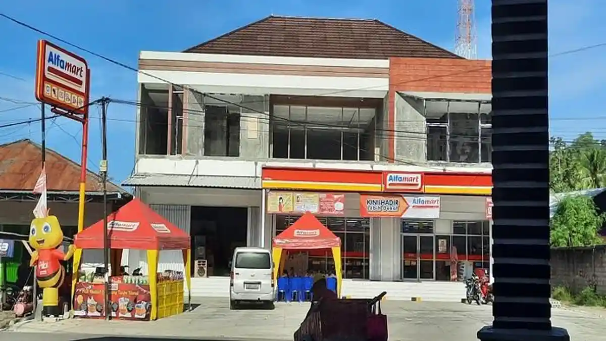 Bupati Malaka Resmikan Alfamart Pertama di Perbatasan RI-RDTL