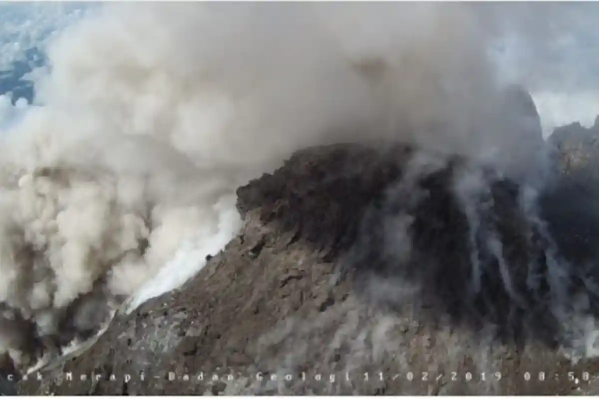 Gunung Merapi Luncurkan Awan Panas Sejauh 1,1 Kilometer Pukul 11.24 WIB, Waspada Hujan Abu