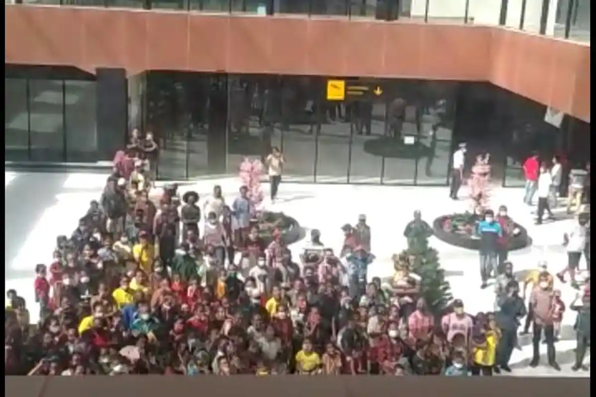 Viral di Media Sosial, Warga Alor NTT Menangis Histeris Saat Berpisah dengan Seorang Pastor