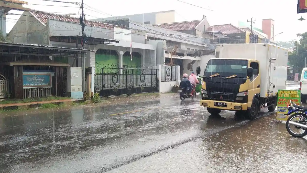 Prakiraan Cuaca Cilacap Hari Ini Jumat 18 November 2022: Waspada Hujan!
