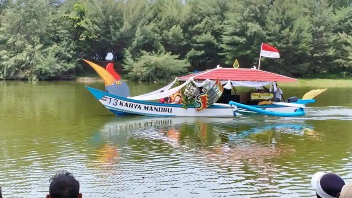 45 Perahu Wisata Laguna Glagah Kulon Progo Bersolek untuk Lomba Perahu Hias 2025