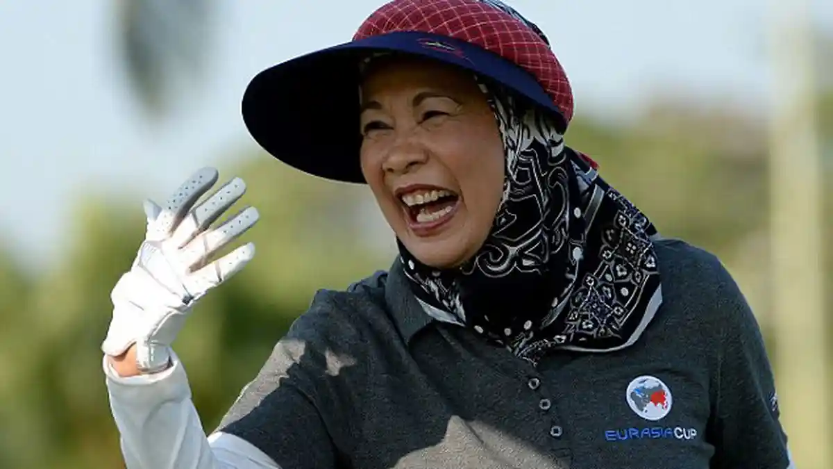 Di Tengah Tragedi MH370, Ratu Malaysia Asyik Bertanding Golf