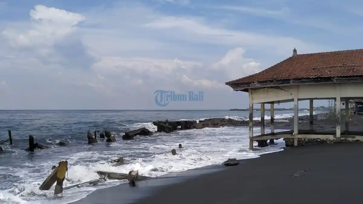Sebagian Gedung PPI Karangdadi Klungkung Hilang Dihancurkan Ombak