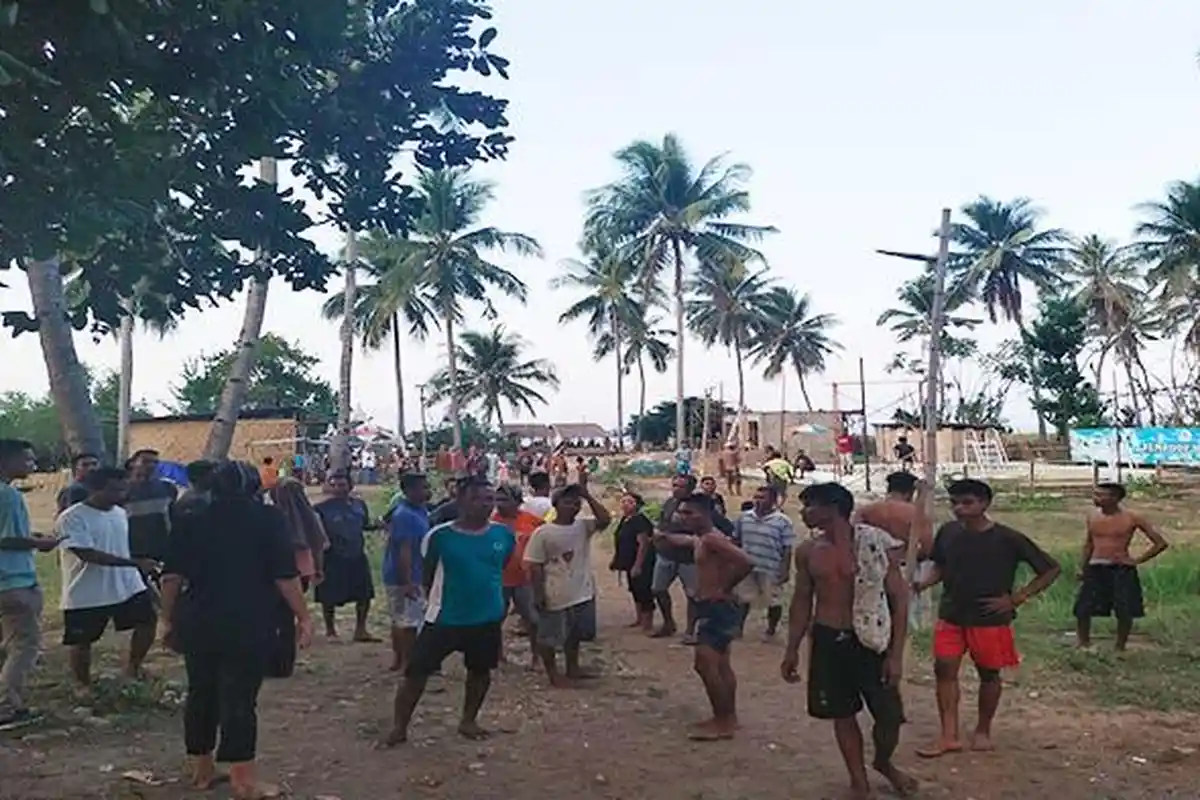 Puluhan Nelayan Serbu Tempode Resort Reo Manggarai Bawa Kayu dan Batu, Pengunjung Panik Ketakutan