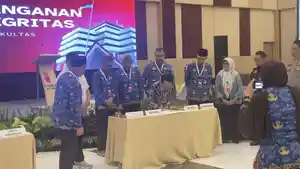 Seluruh-dekan-Fakultas-menandatangani-pakta-pencanangan-zona-intergritas.jpg