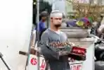 Mike Lucock Syuting Film Hijab