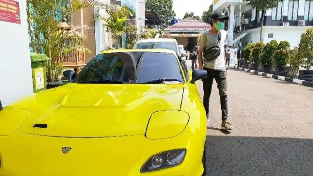 Petugas Amankan Mobil Sport Bodong dalam Operasi Patuh Jaya