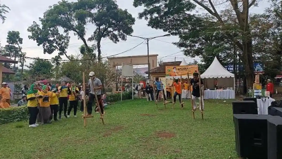 KEMERIAHAN Minggu Seru #AntiKofKof di Kecamatan Medan Johor bersama HerbaKof dan Tribun Medan