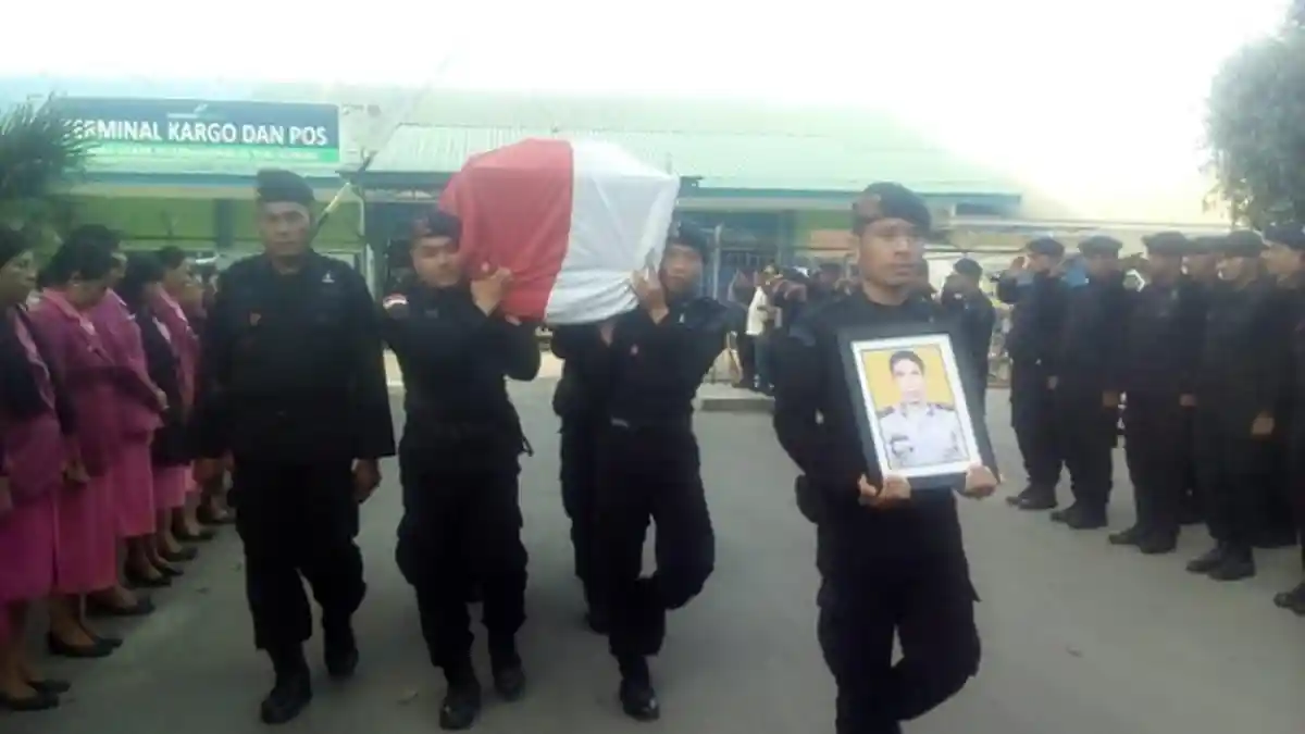 Jenazah Bripka Marhum Prencje Dibawa ke Alor Gunakan Kapal Basarnas