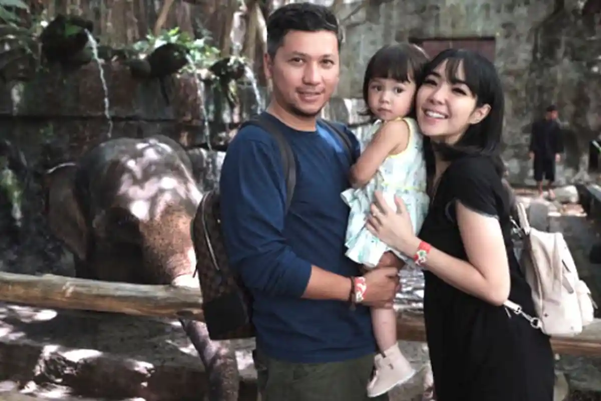 Begini Gaya Gisel dan Gading Ajari Si Kecil Gempita Tentang Puasa, Gemes Banget Lihatnya!