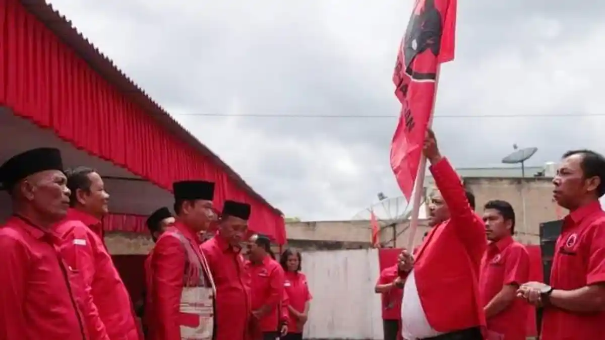 Oloan Nababan Lantik Nikodemus Munte Jadi Ketua PAC PDIP Dolok Sanggul: Setia Pada Partai dan Rakyat