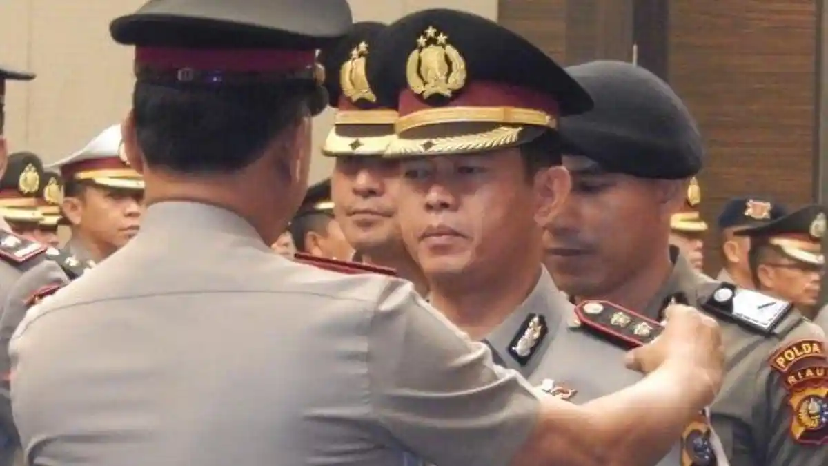 Ngobrol dan Telat Saat Kapolri Idham Azis Beri Pengarahan, Kapolres Kampar Dicopot