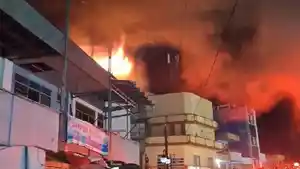 Kebakaran-di-sebuah-ruko-di-bundaran-Batu-Satam-Tanjungpandan-Belitung-Juli.jpg