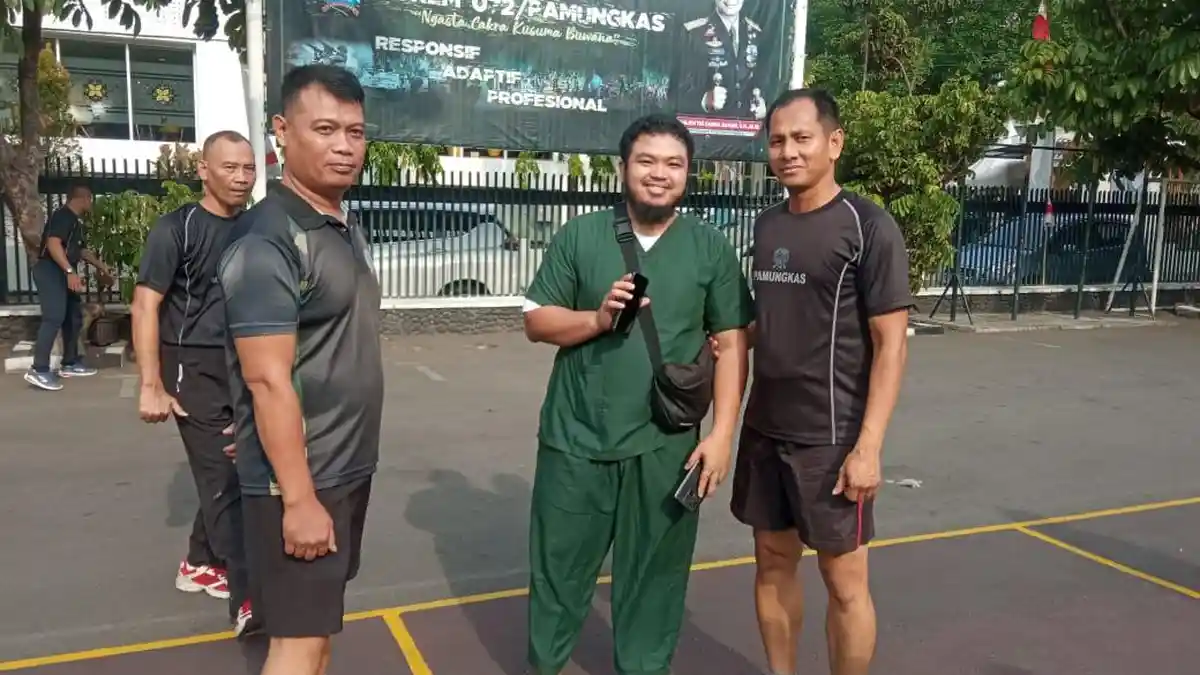 Cerita Inspiratif Kejujuran Sertu Dwi Raharjo Kembalikan Handphone ...