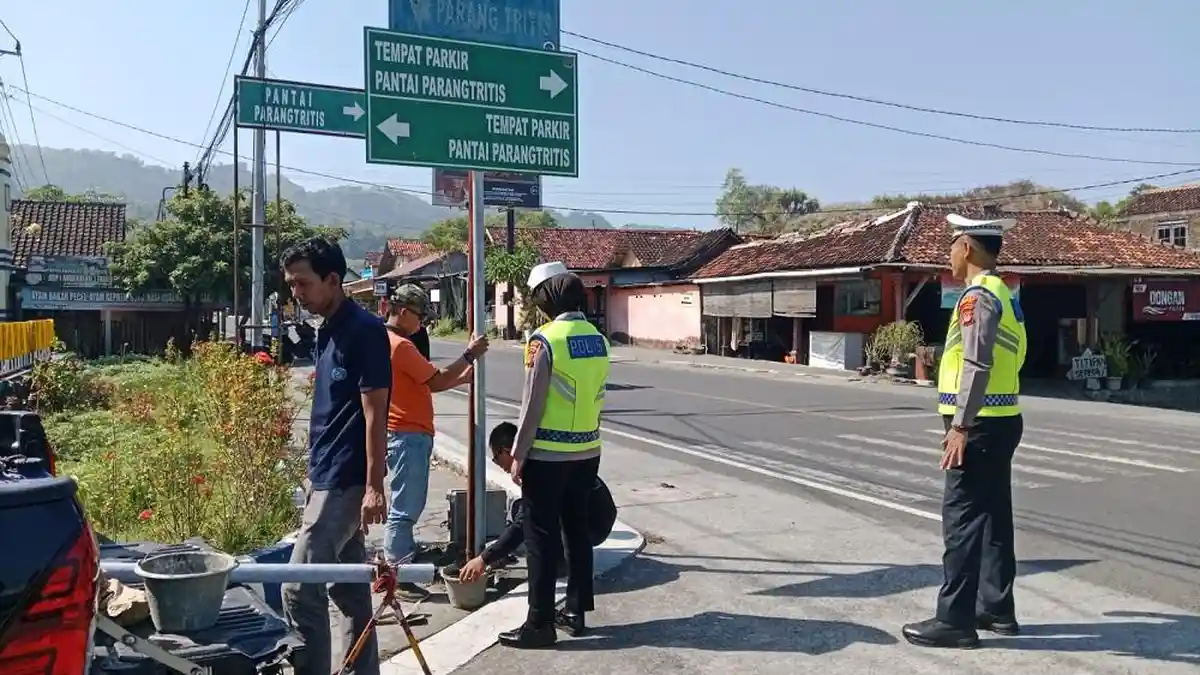 Dishub Bantul Pasang Rambu Petunjuk Parkir Pantai Parangtritis - Tribunjogja.com