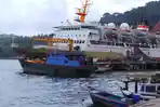 penumpang-kapal-pelni-di-pelabuhan-tarempa_20151206_195048.jpg