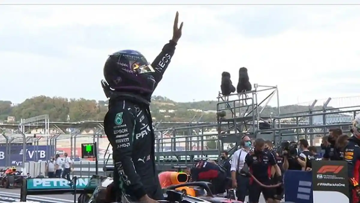 BREAKING NEWS - Juara Formula 1 Lewis Hamilton Positif Virus Corona, Absen pada GP Sakhir