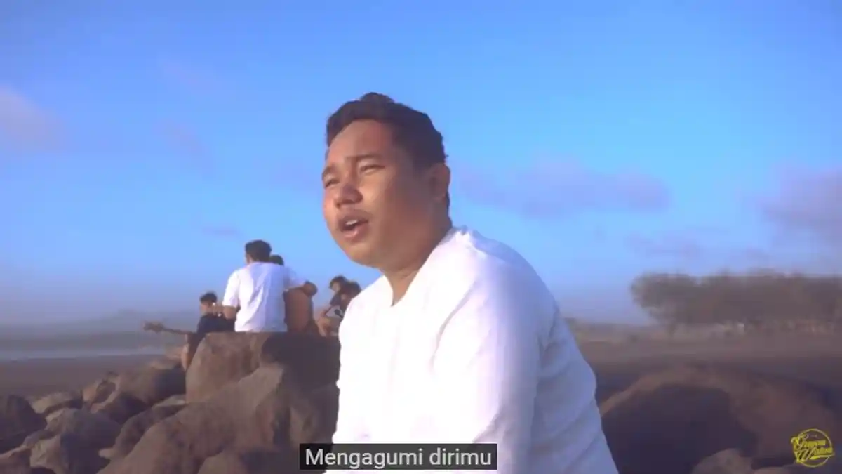 Lirik dan Chord Gitar Menepi Ngatmombilung Mencintai Dalam Sepi dan Rasa Sabar Mana Lagi