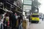 Karyawan Sop Buntut Ibu Samino Siap Mudik